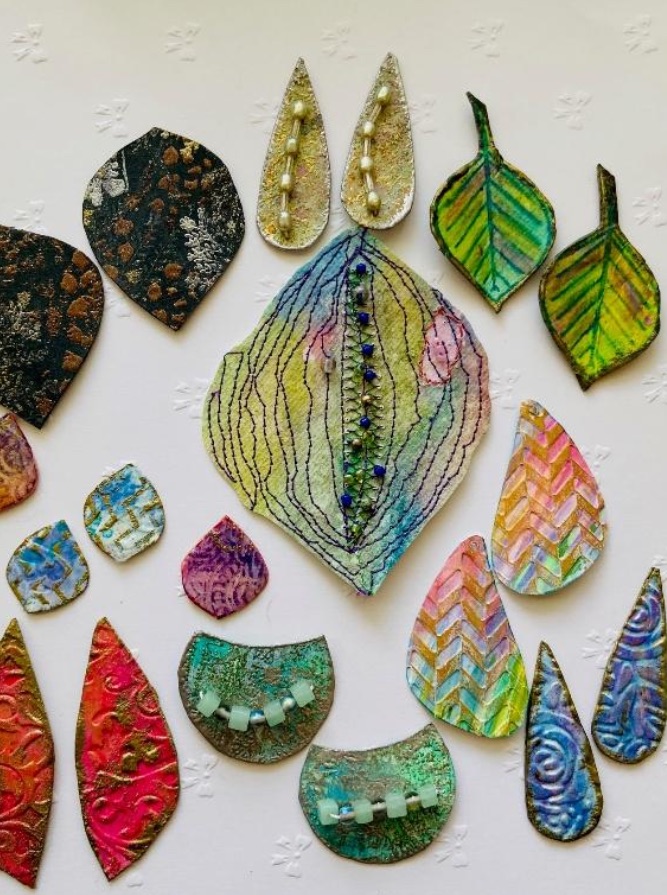 Color Your Way: Paper Jewelry Creations with Ruth Shapiro 6/28/25 10am-1pm Room B